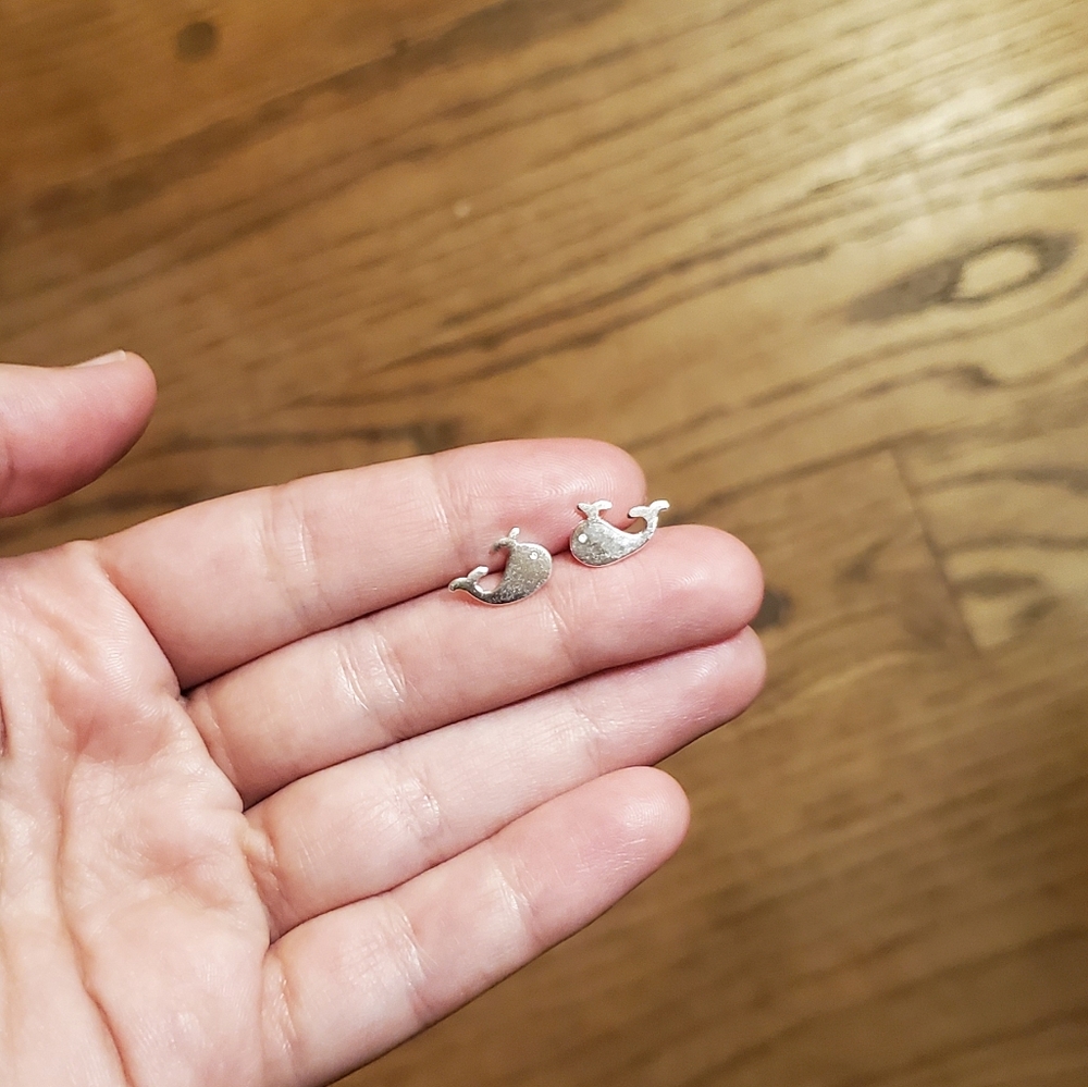 NWOT 925 Sterling Silver Lucky Whale Stud Earrings - Picture 5 of 7